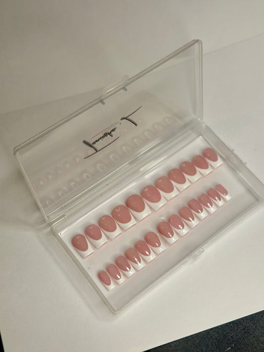 C Curve French Tip - White (XS-M) - press on nails - set of 20/24