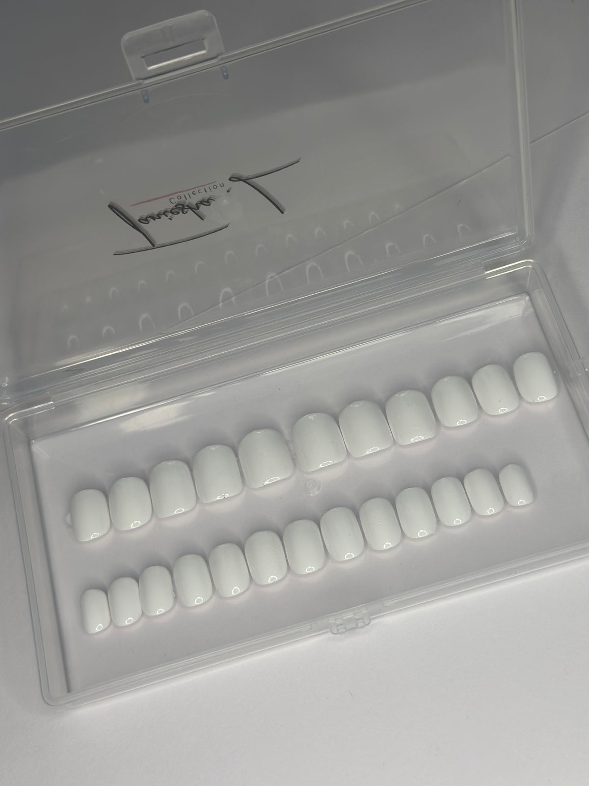 Plain - White - (XS-M) - press on nails - set of 20/24