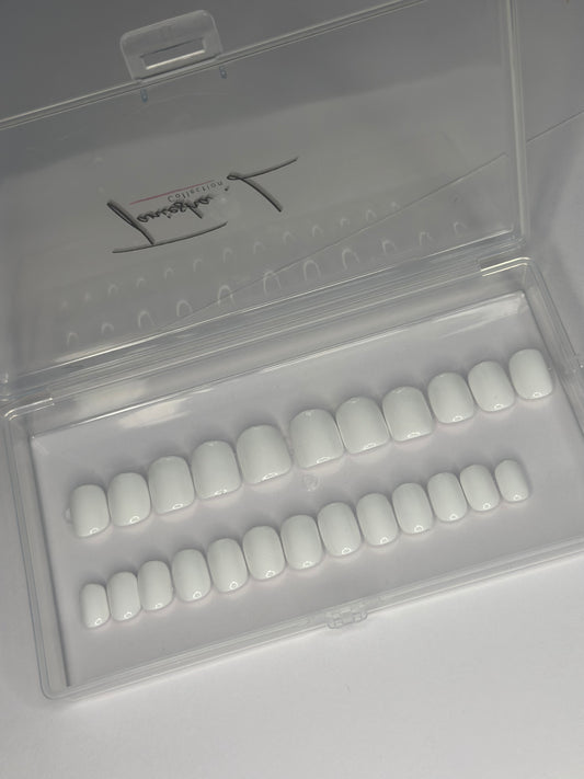 Plain - White - (XS-M) - press on nails - set of 20/24