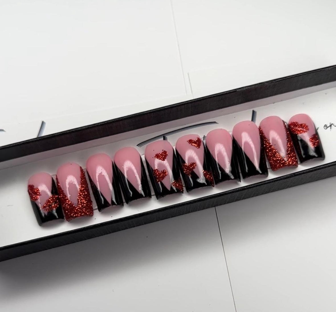 V Tip Valentine - Black - (XS-M) - press on nails - set of 10