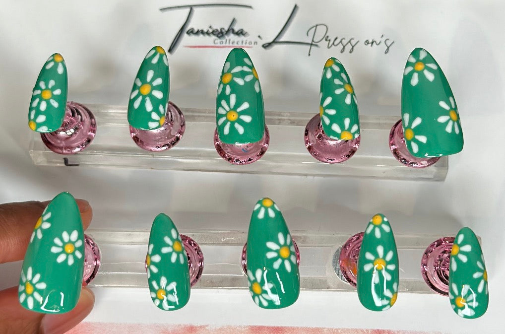 Flower Girl - Green - (XS-M) - press on nails - set of 10