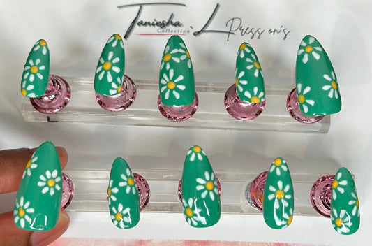 Flower Girl - Green - (XS-M) - press on nails - set of 10
